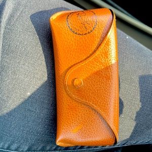 Ray Ban in tortoise color with case